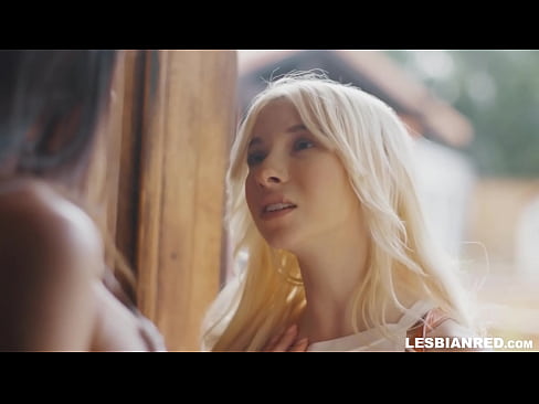 ❤️ Dívka se po několika měsících vrátí domů a skončí u lízání kundy své nevlastní matky ❌ Šukání video u nás ❌