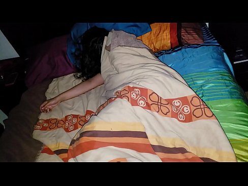 ❤️ Nevlastní syn buzeruje svou mladou nevlastní matku, zatímco ona spí. ❌ Šukání video u nás ❌